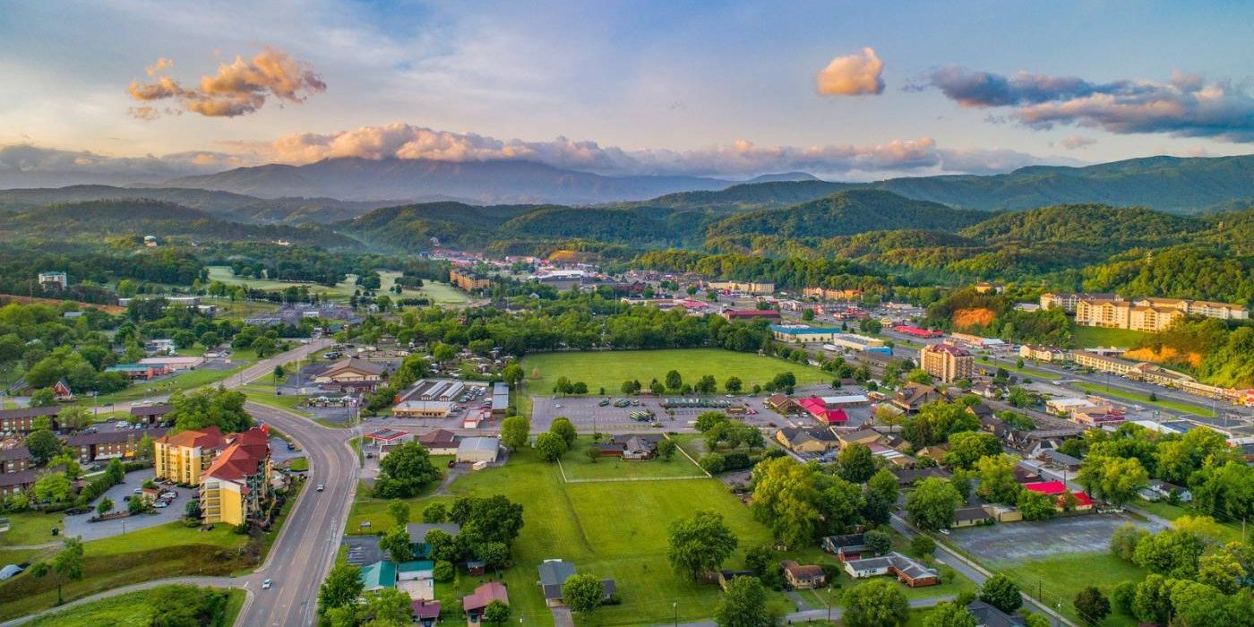 Day Trips to Pigeon Forge: Smoky Mountains and Dollywood Just a Drive Away from Jellystone Park™ Watts Bar Lake